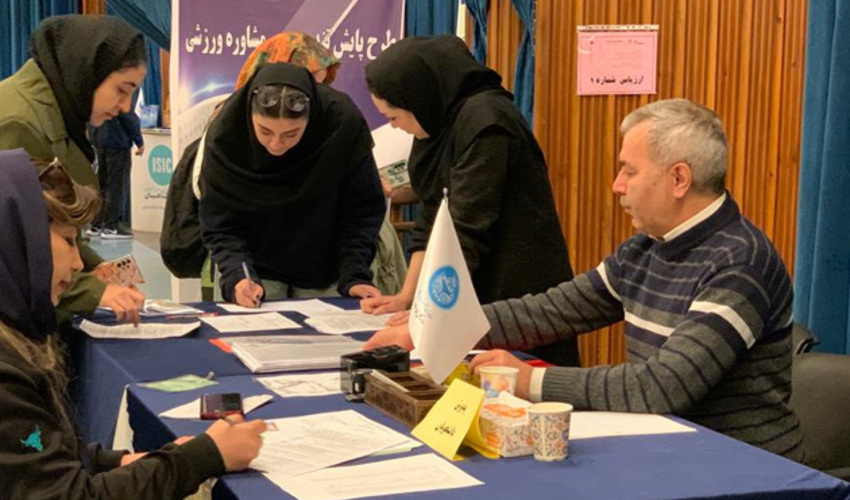 پایش سلامت دختران نودانشجو در غرفه اداره کل ورزش و تندرستی
